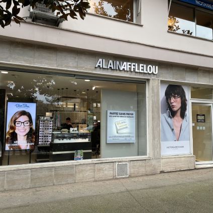Photo interieur du magasin publiee sur la fiche officielle Afflelou de Vence (galerie sharinpix du reseau Afflelou)